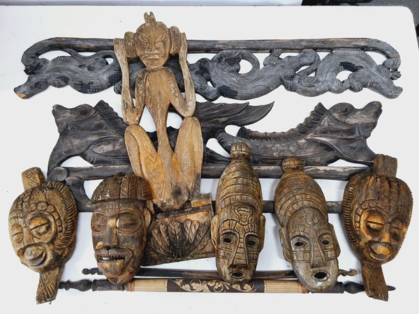 Lot 1193 - CARVED TIMBER SOUVENIERS