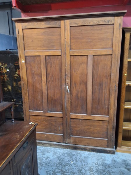 Lot 72 - STATIONARY CUPBOARD