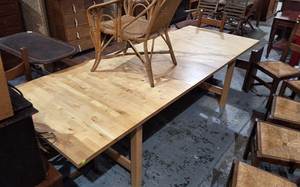 Lot 142 - EXTENSION TABLE