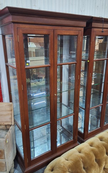 Lot 153 - DISPLAY CABINET