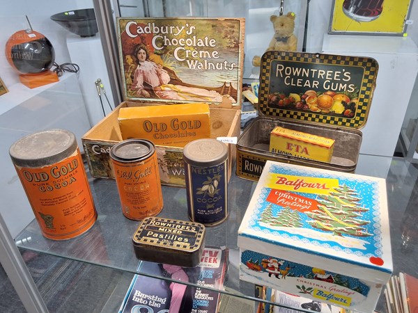 Lot 1063 - SHOP ITEMS