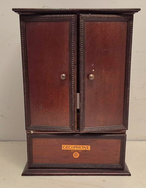 Lot 1298 - GECOPHONE CABINET