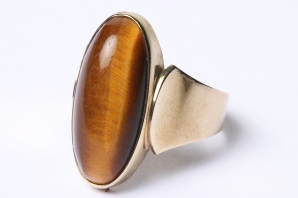 Lot 1038 - RING