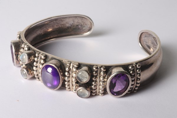 Lot 1019 - SILVER BRACELET