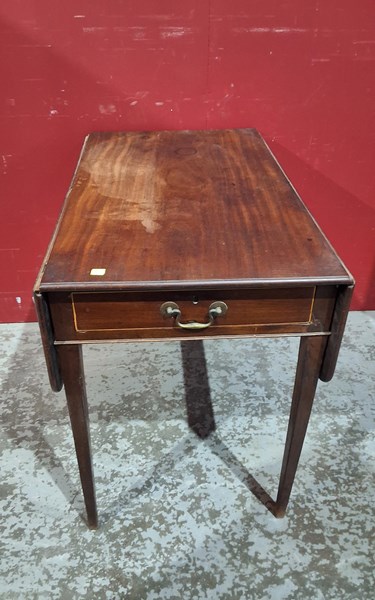 Lot 6 - PEMBROKE TABLE