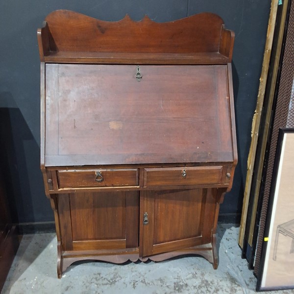 Lot 112 - WRITING BUREAU