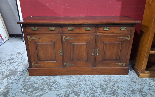 Lot 103 - SIDEBOARD