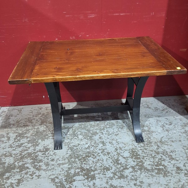 Lot 192 - ENTRANCE TABLE