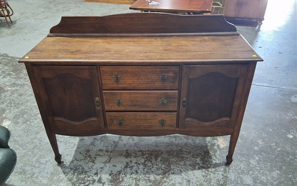 Lot 107 - SIDEBOARD