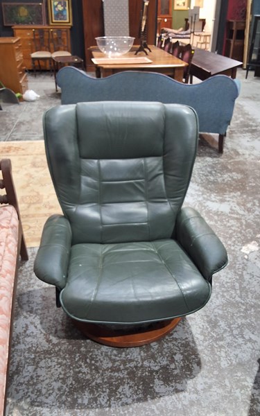 Lot 375 - ARM CHAIR