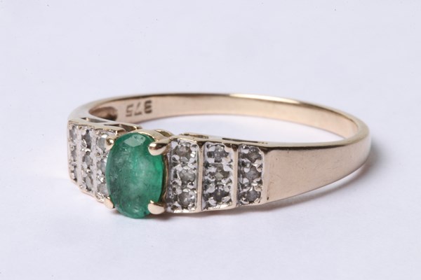 Lot 1026 - RING