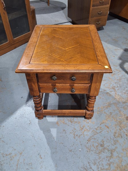 Lot 255 - LAMP TABLE