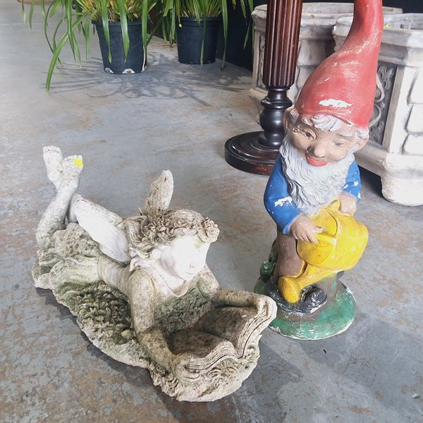 Lot 403 - GARDEN STATUES