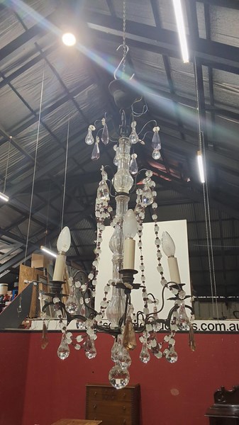 Lot 185 - CHANDELIER