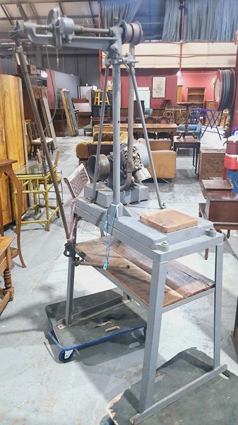 Lot 247 - WOOL SHEARING STAND