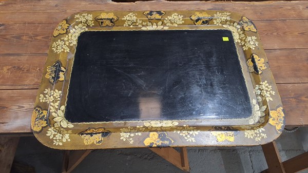 Lot 91 - SERVING TRAY