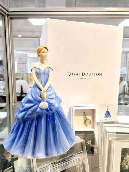 Lot 1288 - ROYAL DOULTON FIGURE