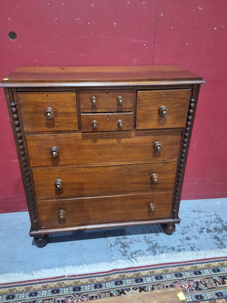 Lot 33 - CHEST OF DRAWERS