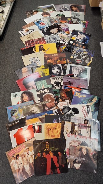 Lot 1230 - VINYL RECORDS