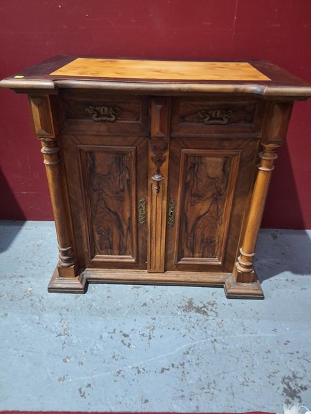 Lot 14 - CUPBOARD