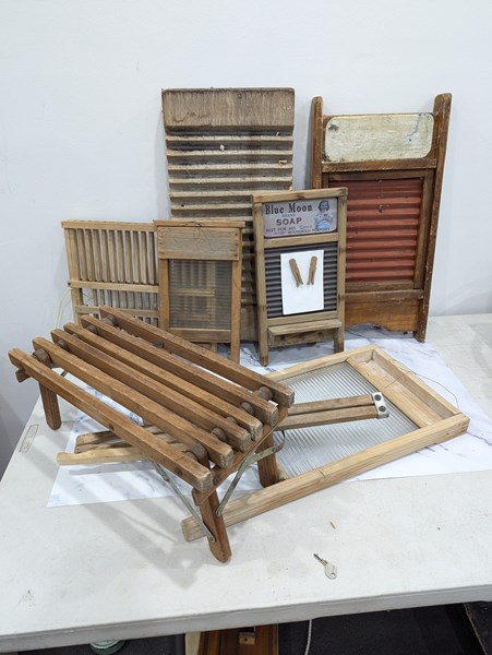 Lot 299 - WASH BOARDS