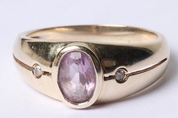 Lot 1025 - RING