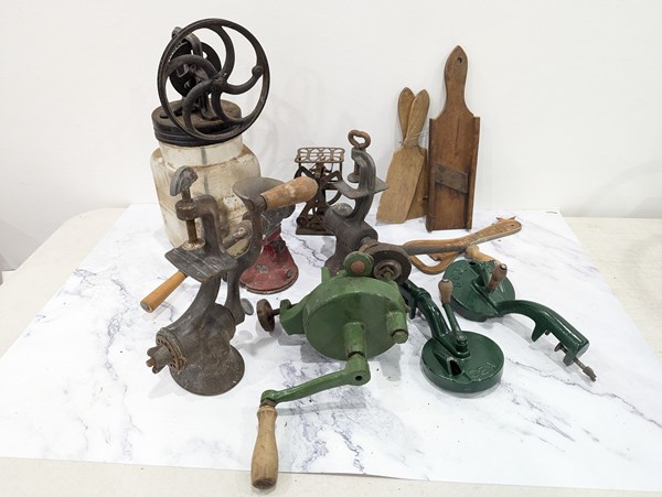 Lot 240 - KITCHEN ITEMS