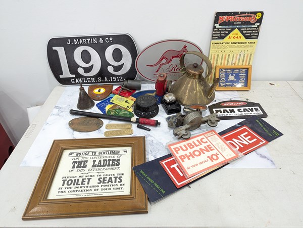 Lot 1319 - MOTORING COLLECTABLES