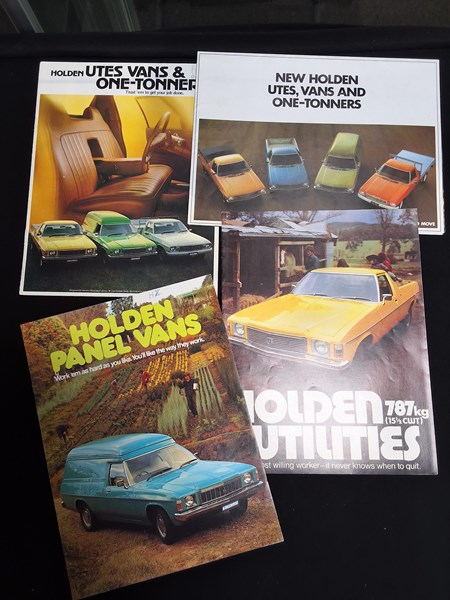 Lot 1154 - HOLDEN BROCHURES