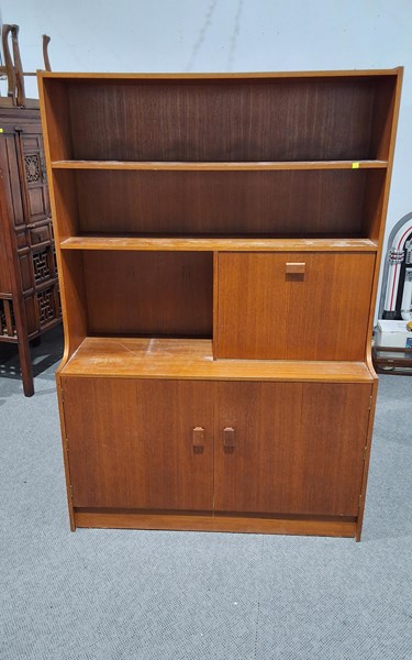 Lot 322 - WALL UNIT