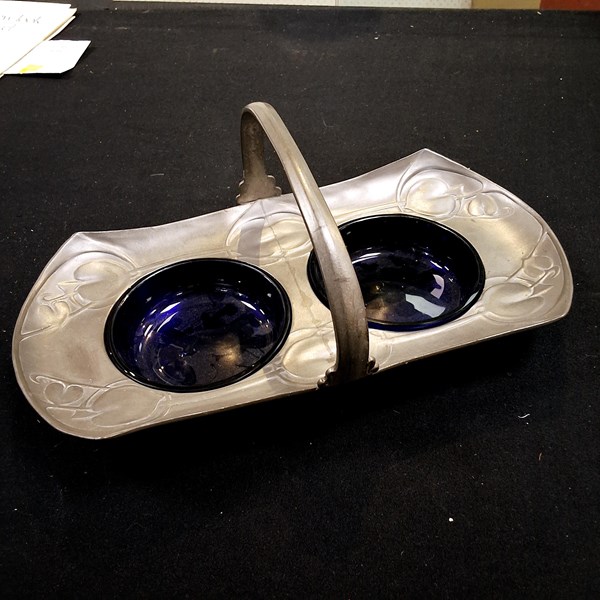 Lot 1006 - PEWTER BON BON DISH