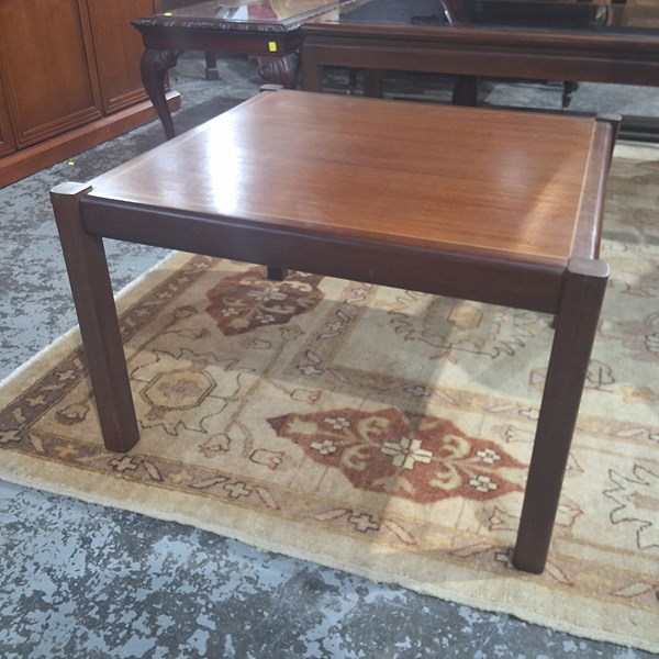 Lot 171 - LAMP TABLE