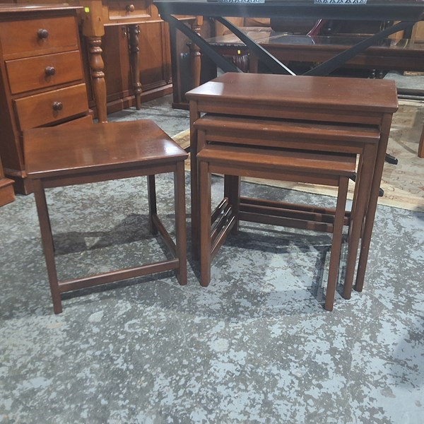 Lot 160 - NEST OF TABLES