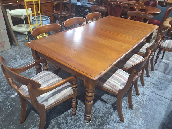 Lot 330 - DINING SUITE