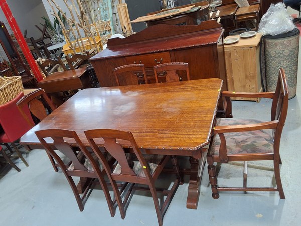 Lot 382 - DINING SUITE