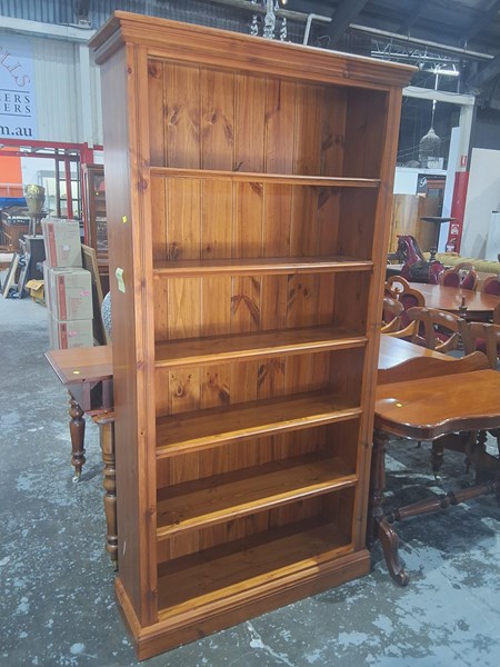 Lot 129 - BOOKSHELF