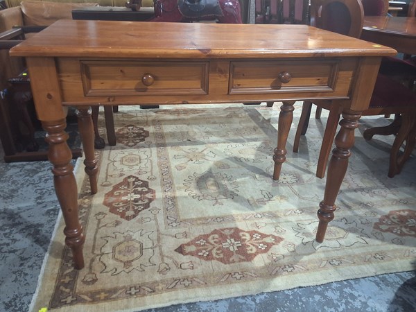 Lot 127 - DESK