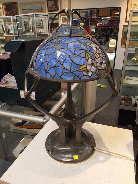 Lot 1071 - ART NOUVEAU LAMP