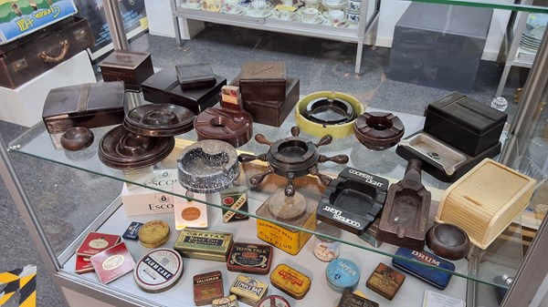 Lot 1421 - ASHTRAYS
