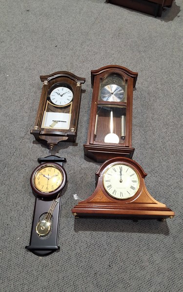 Lot 153 - CLOCKS