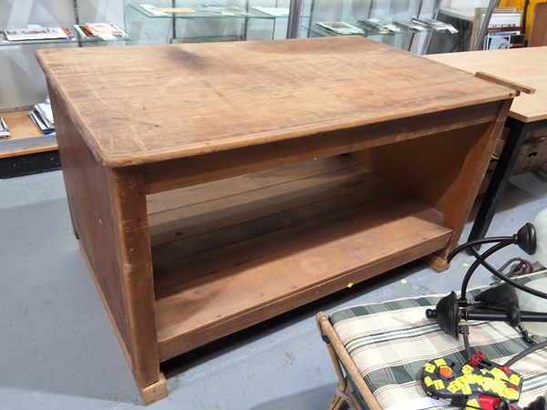 Lot 295 - WORK BENCH