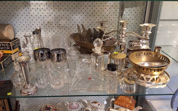 Lot 1326 - GLASS AND METALWARE