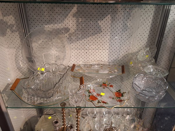 Lot 1242 - GLASSWARE