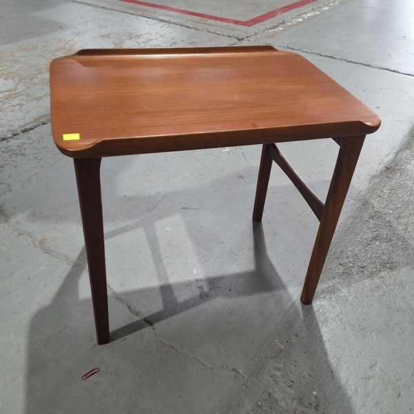 Lot 345 - LAMP TABLE