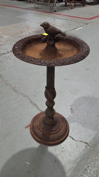 Lot 412 - BIRD BATH