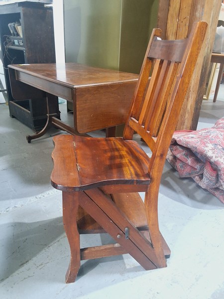 Lot 169 - LIBRARY CHAIR