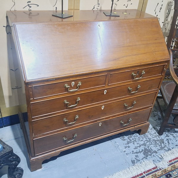 Lot 29 - WRITING BUREAU