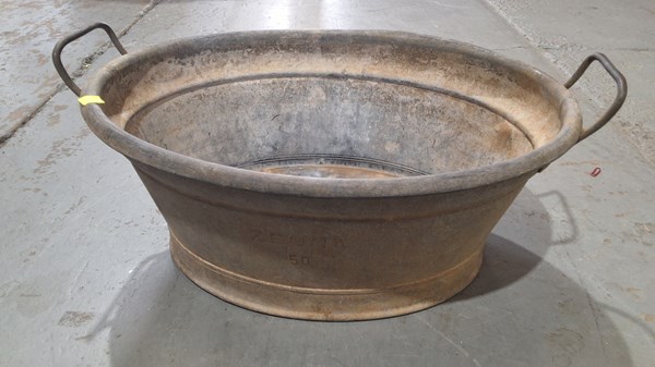 Lot 199 - WASH TUB