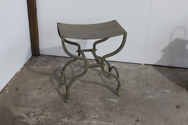 Lot 98 - STOOL