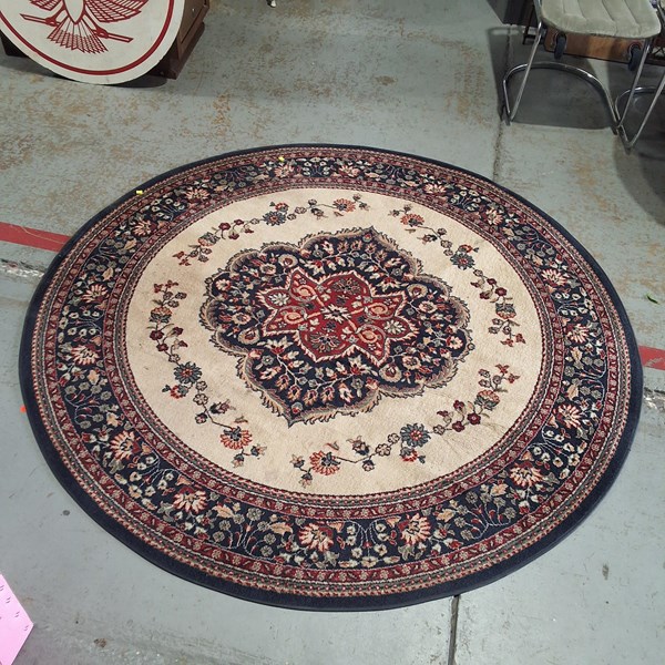 Lot 383 - CIRCULAR RUG